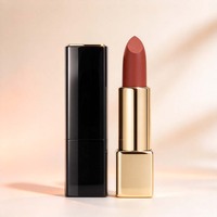 Rouge à lèvres mat vegan, cruelty-free et waterproof |   Tube à pression couleur unie formule minérale |   Cosmétiques à Marque Privée en 6 Teintes