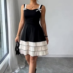 เดรสแฟชั่นผู้หญิงคอลเลคชั่นใหม่รับซัมเมอร์ สายเดี่ยวแบบผูกคอ แต่งสีตัดกันหลายชั้นเป็นระดับๆ - Product Image 2