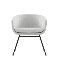 Fauteuil en tissu gris chiné clair avec base en métal noir, style moderne et minimaliste, fauteuil d'appoint en forme de seau
