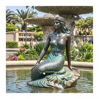 Haute qualité grandeur nature grand décor de piscine design extérieur belle sculpture de sirène pour cadeau