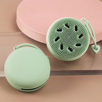 Éponges à récurer personnalisées de forme ronde pour le lavage du visage Brosse nettoyante pour le visage en silicone avec corde en silicone