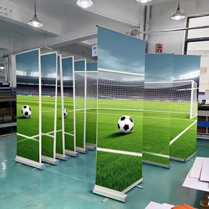 Bandiere Verticali Retrattili Personalizzate di Alta Qualità per Fiere all'Aperto, Riciclabili - Product Image 2