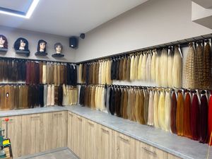 Étagère de présentation en <span class=keywords><strong>bois</strong></span> pour salon de coiffure, magasin de beauté, extensions de cheveux, perruques, cosplay, design de magasin de perruques - Product Image 4