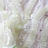 Tissu de broderie tissé de conception exquise 100% polyester brodé de motifs floraux perle et paillettes pour Costume
