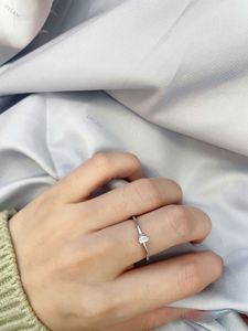 Anillos Apilables de Plata con Diseño Simple y Brillante de Diamantes de Alta Calidad Dylam, Anillos de Moda con Piedras CZ Baguette - Product Image 3