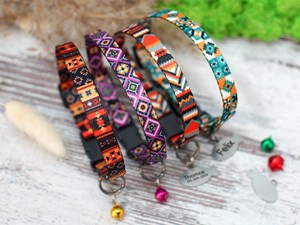 Etiqueta de Identificación Personalizada con Diseño Tribal Azteca en Terciopelo Sólido, con Campana, Collar Ajustable con Lazo para Niña o Niño - Product Image 4