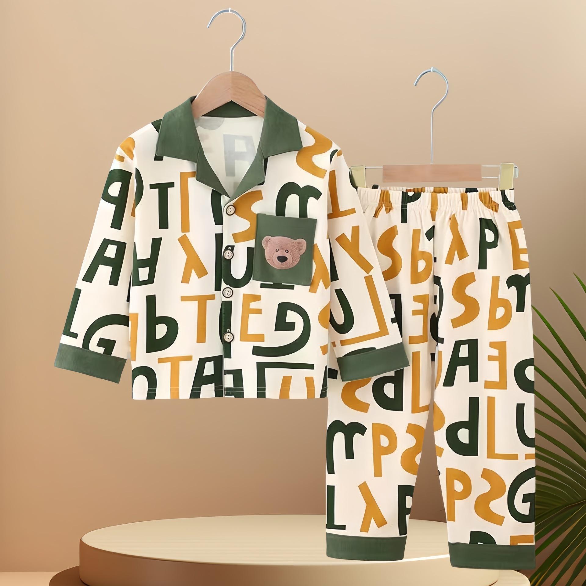 หมีตัวอักษรสีเบจ