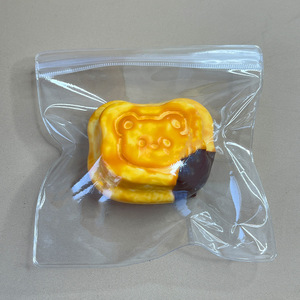 ของเล่นบีบลดความเครียดรูปขนมปังหมีเท็ดดี้และวีลเค้ก ทำจากซิลิโคนเกรดอาหาร ขนาด 8 ซม. สำหรับเด็กอายุ 5-7 ปี เป็นของเล่นยอดนิยมสำหรับทุกวัย - Product Image 3