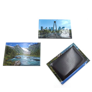 Aimant de réfrigérateur en fer blanc 3D Art Déco avec impression de logo personnalisé pour souvenirs touristiques (noms de pays et de villes) - Forme personnalisée durable pour réfrigérateur - Product Image 4