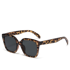 Gafas de Sol Rectangulares Unisex con Montura Completa, Protección UV400, Moda, Protección Solar para Adultos 2025 - Product Image 2