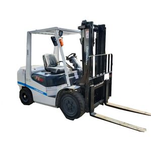 Minicargadora diésel TCM 30 3t 3m de gran venta, importada de Japón, usada para construcción y transporte, con motor y cojinetes. - Product Image 1