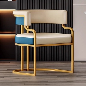 Chaise de salle à manger en cuir PU, cadre en métal doré, fauteuil capitonné, sièges modernes pour restaurant et hôtel - Product Image 4