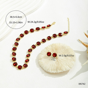 Ensemble collier et boucles d'oreilles géométriques en alliage rouge et strass pour soirée, bijoux tendance - Product Image 4