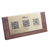 Letrero de Código QR Personalizado de Acero Inoxidable con Base de Madera de Nogal, Técnica de Corte Láser en Metal para Hoteles, Cafés y Restaurantes