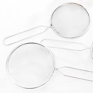 Ensemble d'égouttoirs en acier inoxydable, tamis à mailles de 3 tailles pour la cuisine, la pâtisserie et la préparation des aliments - Product Image 4
