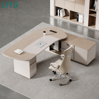 Ensemble de bureau exécutif moderne et luxueux LIYU avec chaise à dossier haut, mobilier de bureau en bois beige en forme de vague avec étagère murale