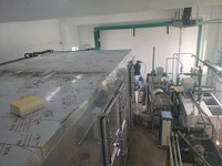Système de séchage de boues à pompe à chaleur refroidie par eau à fonctionnement continu en circuit fermé pour le traitement des boues d'eaux usées industrielles