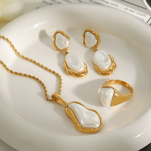 Parure de bijoux 3 pièces en acier inoxydable doré pour femme, avec collier et boucles d'oreilles en perles de forme irrégulière, collection 2026 - Product Image 4
