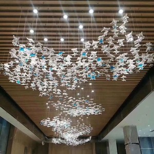 Lustre suspendu bleu sur mesure de luxe, grand modèle, pour plafonds hauts, éclairage personnalisé, chandeliers en verre pour hôtels et centres commerciaux - Product Image 4