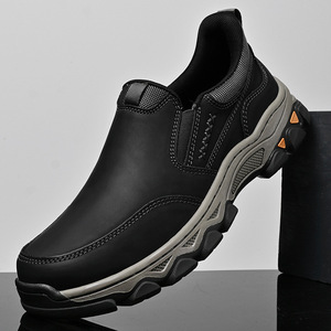 Mocassins pour hommes en PU à enfiler, semelle en caoutchouc, doublure en peluche, couleur unie, logo gravé au laser - Product Image 3