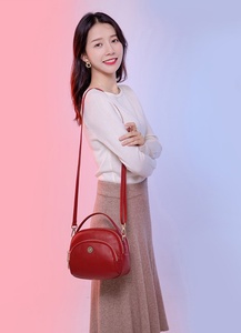 T201886 Grand Sac Seau de Créateur en Cuir Véritable pour Femme - Product Image 6
