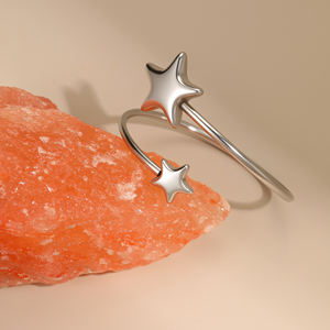 Bracelet manchette tendance en acier inoxydable plaqué or 18 carats, étanche, motif étoile et cœur ouvert, bijoux pour femme, idéal pour les soirées et événements. - Product Image 5