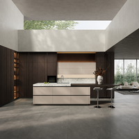 Cuisine de luxe discrète |   Panneau en bois et tissu |   Plancher en chevrons |   Plafonnier encastré |   Cuir haute teneur en polymères |   Conception 3D Gratuite pour la salle à manger