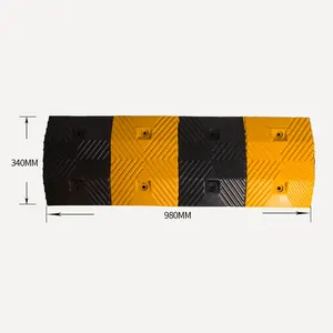 980*340*48Mm Kualitas Tinggi Kuning dan Hitam Heavy Duty Road Speed Bump Rubber Speed Hump untuk Garasi