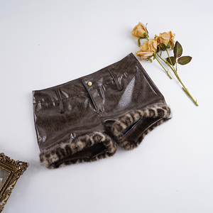 กางเกงขาสั้นหนัง PU ลายจระเข้แบบวินเทจสำหรับผู้หญิงปี 2025 แต่งขอบด้วยขนเฟอร์เทียม เอวต่ำ ดีไซน์เท่ห์ทันสมัย ขายส่ง - Product Image 6