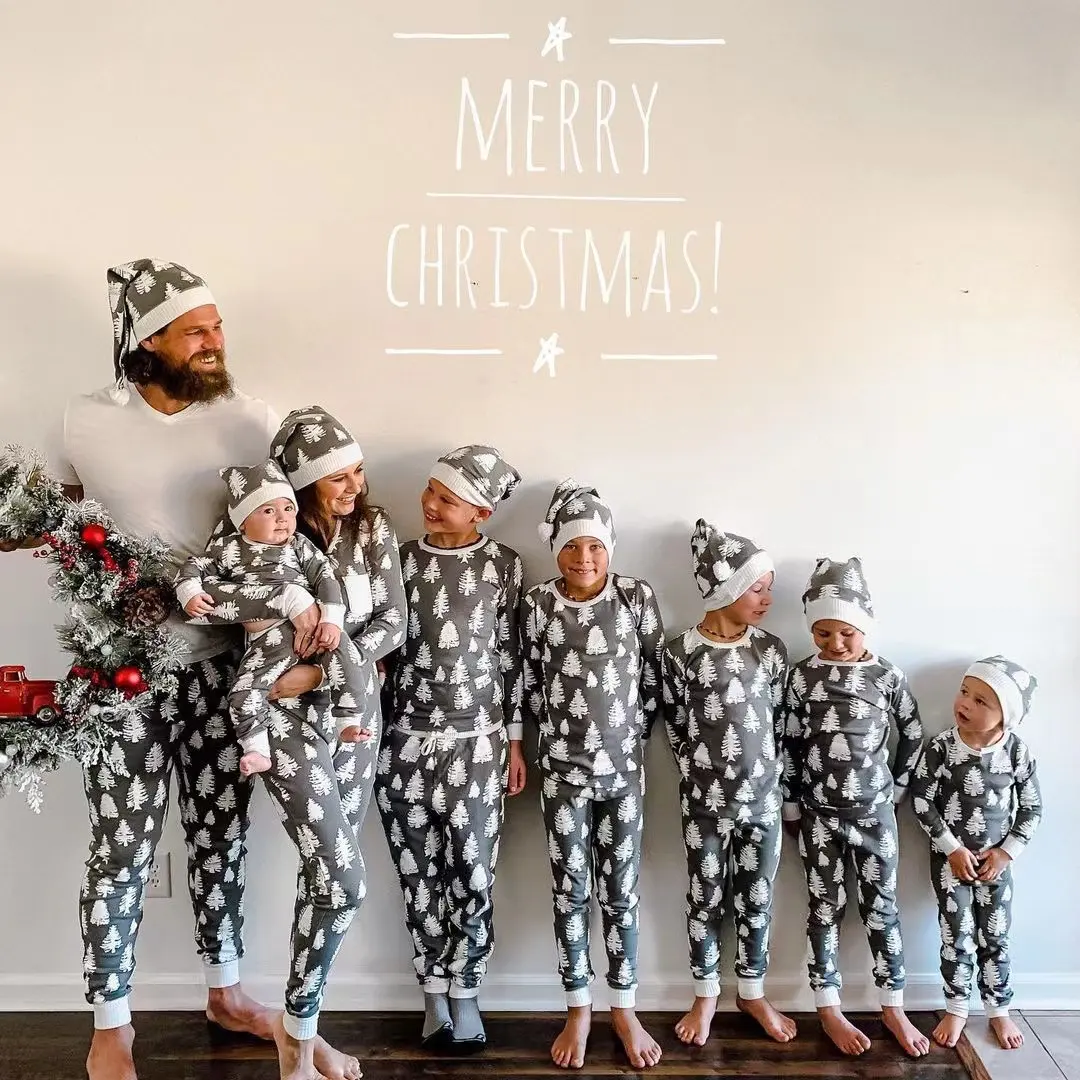 Set pigiama natalizio mamma e Me abbigliamento per bambini stampa abiti per la famiglia albero di natale stampato padre madre bambini indumenti da notte vestiti