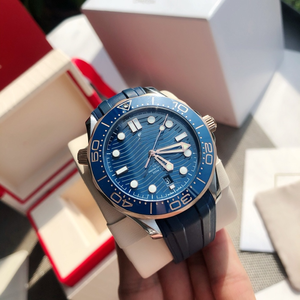 Montre de plongée mécanique pour homme avec cadran bleu vague et bracelet en caoutchouc noir pour les sports de plein air Omegaes - Product Image 6