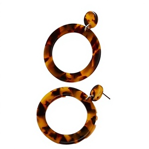 Pendientes de Resina de Nuevo Diseño, Elegantes y Modernos, Redondos, Hechos a Mano en India, para Mujer - Product Image 2