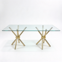 Table de banquet irrégulière en acier inoxydable doré avec pieds croisés en verre transparent pour mariage, hôtel, événement