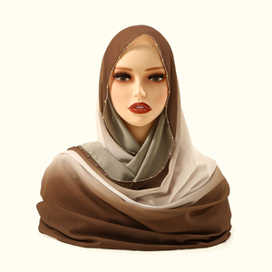 Nouveauté perles tête scintillante chaînes haute qualité femmes dégradé <span class=keywords><strong>en</strong></span> <span class=keywords><strong>mousseline</strong></span> <span class=keywords><strong>de</strong></span> <span class=keywords><strong>soie</strong></span> musulman Hijab <span class=keywords><strong>en</strong></span> <span class=keywords><strong>mousseline</strong></span> <span class=keywords><strong>de</strong></span> <span class=keywords><strong>soie</strong></span> unie avec chaîne châle 180*70cm - Product Image 2