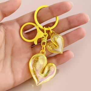 Nuovo Portachiavi Colorato in Acrilico a Doppio Cuore, Ciondolo Olografico Mini Carino per Zaino e Borsa, Regalo Dolce per Ragazze e Donne - Product Image 3