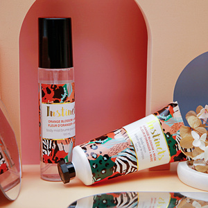 Juego de regalo de cuidado corporal orgánico de etiqueta privada Loción corporal caliente natural y niebla corporal con fragancia de fruta y para uso personal - Product Image 3