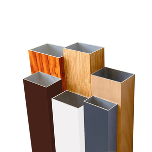 Profilé carré en aluminium grain bois série 6000, 20x20, fabriqué pour les cadres de portes, la décoration intérieure, la pliage et la découpe - Product Image 4