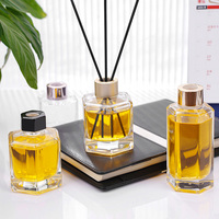 Bouteille d'aromathérapie hexagonale en verre transparent unique en gros, flacon vide avec bâtonnets