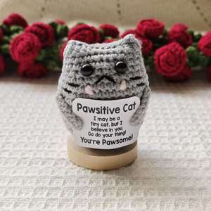 Muñeca de ganchillo hecha a mano con energía positiva, estilo dibujo animado, con forma de corazón bicolor y diseño de lata de basura con llama, regalo de bienestar transfronterizo - Product Image 6