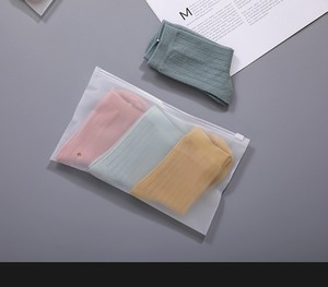 Sac à fermeture éclair transparent givré écologique en CPE/EVA pour vêtements, chaussettes, chaussures et fourrures - Product Image 5