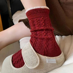Chaussettes de Noël en peluche pour <span class=keywords><strong>chiot</strong></span> <span class=keywords><strong>rouge</strong></span>, taille unique, longues, douces et moelleuses, style rétro pour Instagram et l'hiver - Product Image 6