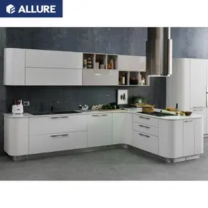خزانات مطبخ Allure ذات تصميم داخلي ذكي فائقة اللمعان الكل في واحد من شركة Kraftmaid للفيلات