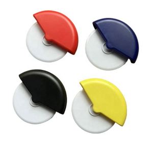ที่ตัดพิซซ่าแบบ Ergonomic พร้อมใบมีดถอดได้ ทำความสะอาดง่าย และมีฝาครอบป้องกัน - ที่ตัดพิซซ่าคุณภาพพรีเมียม - Product Image 3