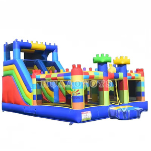 Scivolo Gonfiabile Commerciale a Secco Colorato a Blocchi per Esterni per Bambini Certificato CE 8-15 Posti 7x5m - Product Image 3