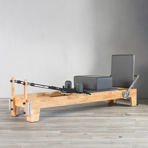Reformer Pilates en chêne avec chariot à glisse fluide, plateforme antidérapante et blocs d'épaule rembourrés pour entraînement à domicile - Product Image 1
