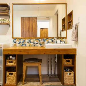 Meuble-lavabo de salle de bain simple de style japonais en bois, haute valeur esthétique et tons de couleur chauds, avec miroir intelligent - Product Image 6