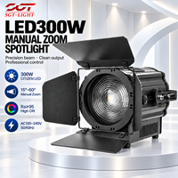 Projecteur LED Fresnel RGBW 300W à CRI95 élevé, zoom manuel 15-60 degrés, DMX512, gradation progressive 0-100, refroidissement silencieux, idéal pour les églises