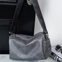 Sac bandoulière de luxe en cuir PU vieilli pour homme, sac messager urbain tendance avec large sangle, logo personnalisé, fabricant en gros