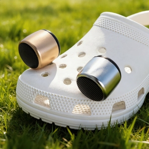 ลำโพงไร้สายขนาดเล็กขายดี พร้อมห่วงคล้องสำหรับตกแต่งรองเท้า ลำโพงบลูทูธแบบใหม่สำหรับรองเท้า ลำโพงสเตอริโอ โรงงาน OEM - Product Image 3