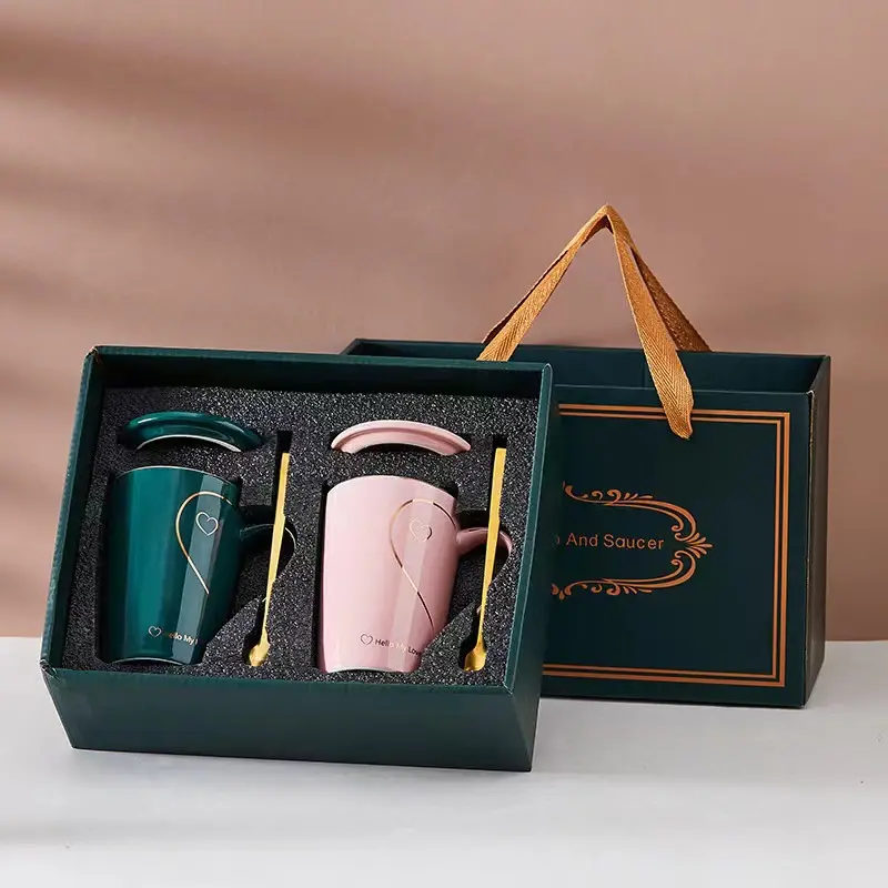 Low Moq Verschiedene Stile Günstige Paar Tassen Set Mit Geschenk box, Unterstützung Benutzer definiertes Logo 340ml Mehrfarbige Löffel Becher Geschenks ets Zum Jäten